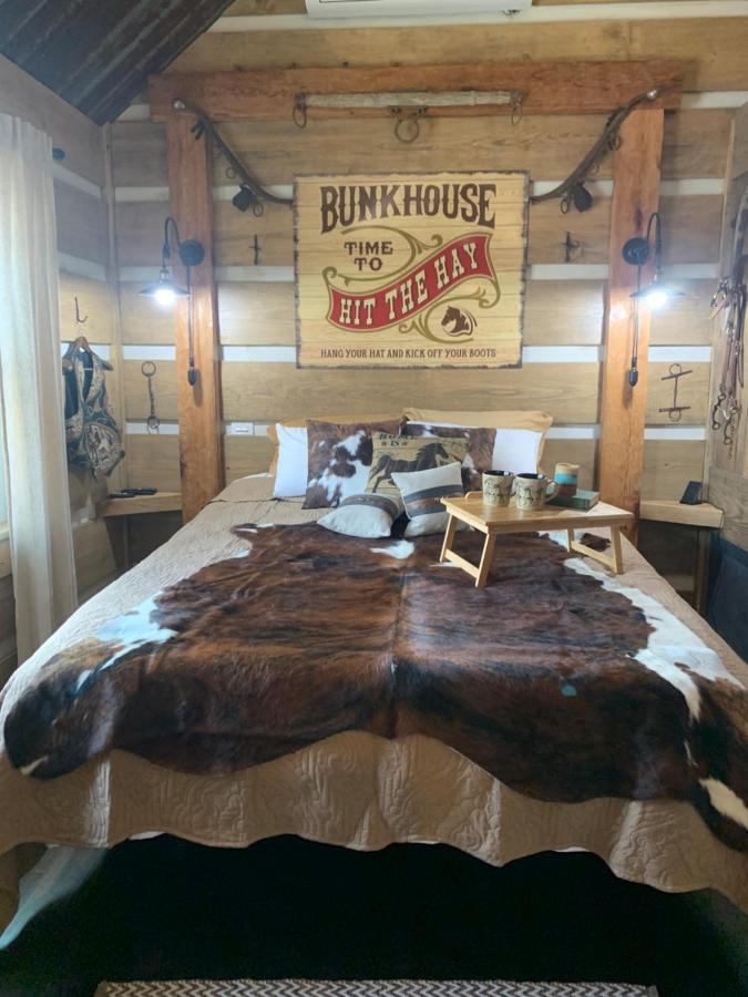 Fox Pass Cabins Bed & Breakfast Hot Springs Eksteriør bilde