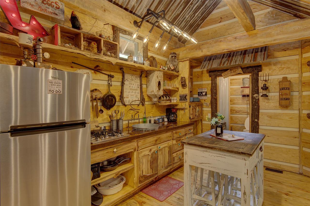 Fox Pass Cabins Bed & Breakfast Hot Springs Eksteriør bilde