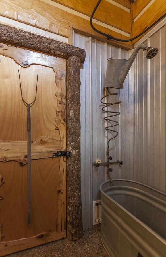 Fox Pass Cabins Bed & Breakfast Hot Springs Eksteriør bilde