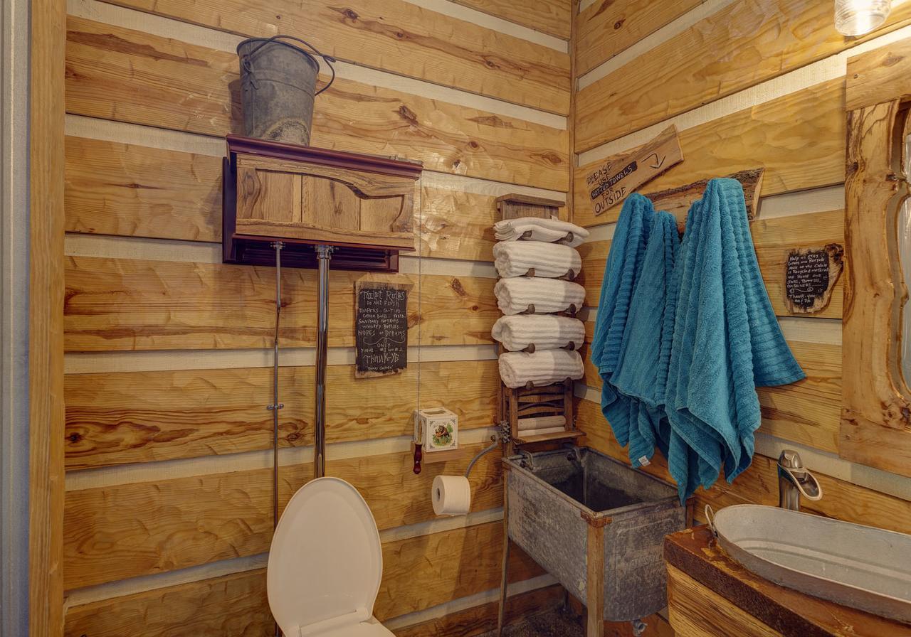 Fox Pass Cabins Bed & Breakfast Hot Springs Eksteriør bilde