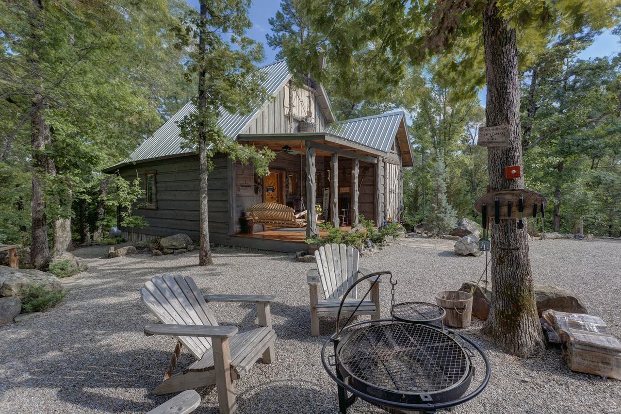 Fox Pass Cabins Bed & Breakfast Hot Springs Eksteriør bilde